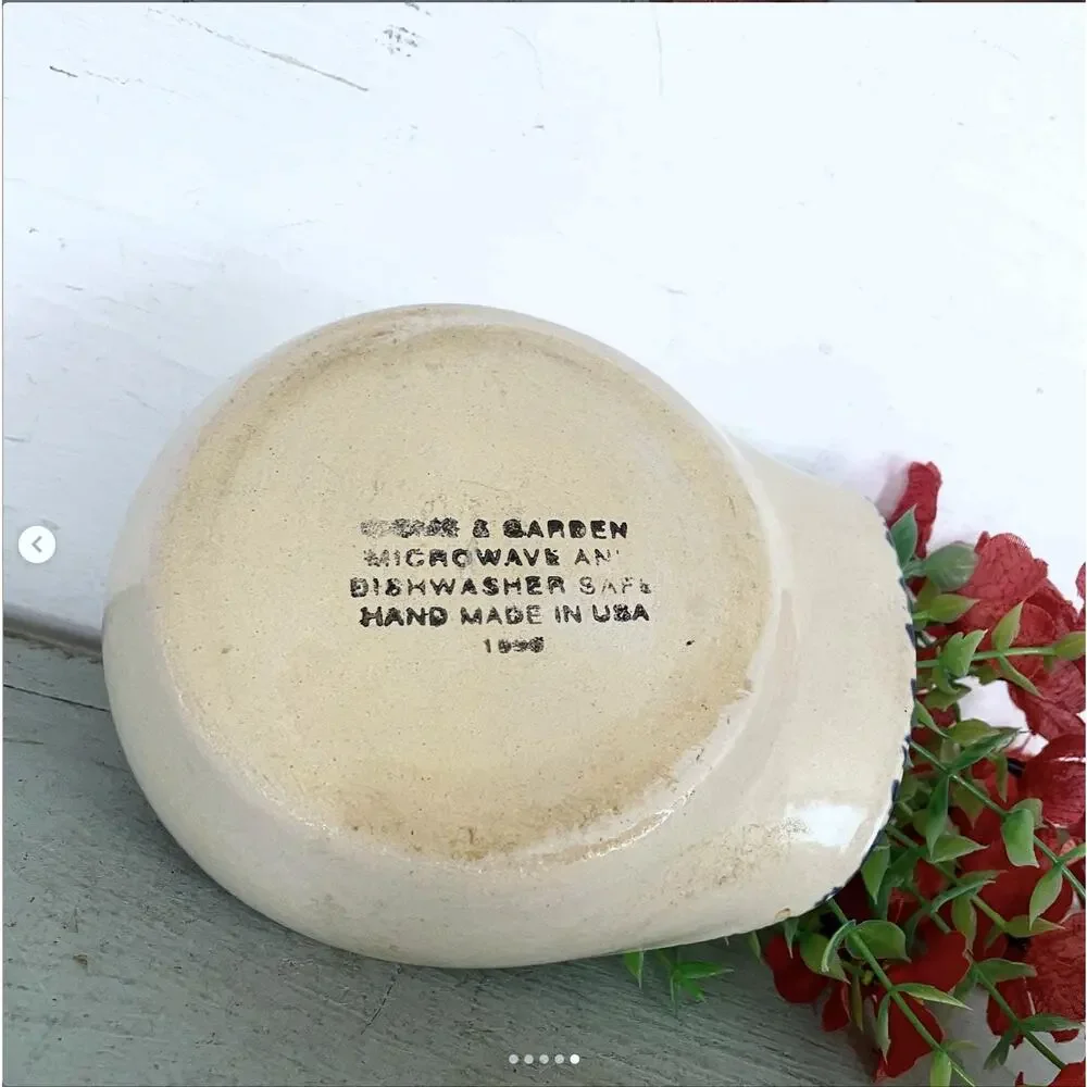 Vintage Home Garden Party Stoneware Floral Heart Hummingbird Scoop Soap Dish